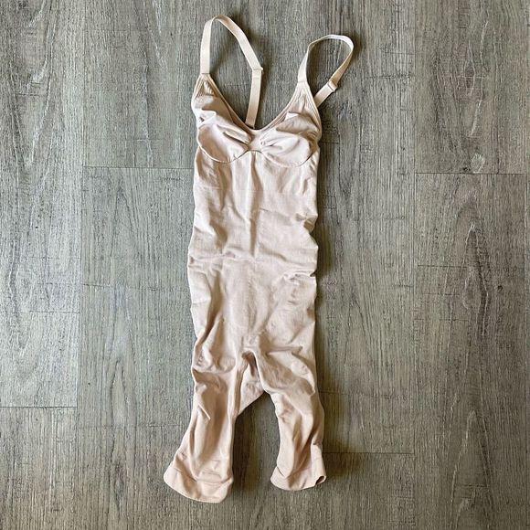 Skims Sculpting Bodysuit Mid Thigh - Picture 2 of 8